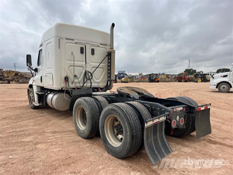 Freightliner Cascadia 125 6x4 T/A Sleeper Truck Tractor Sadulveokid