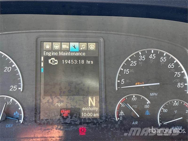 Freightliner Cascadia 126 6x4 T/A Sleeper Truck Tractor Sattelzugmaschinen