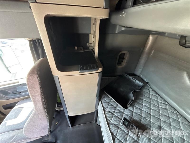 Freightliner Cascadia 125 6x4 T/A Sleeper Truck Tractor Sattelzugmaschinen