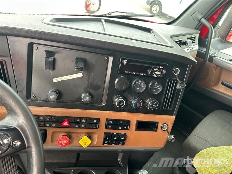 Freightliner Cascadia 126 6x4 T/A Sleeper Truck Tractor Motrici e Trattori Stradali