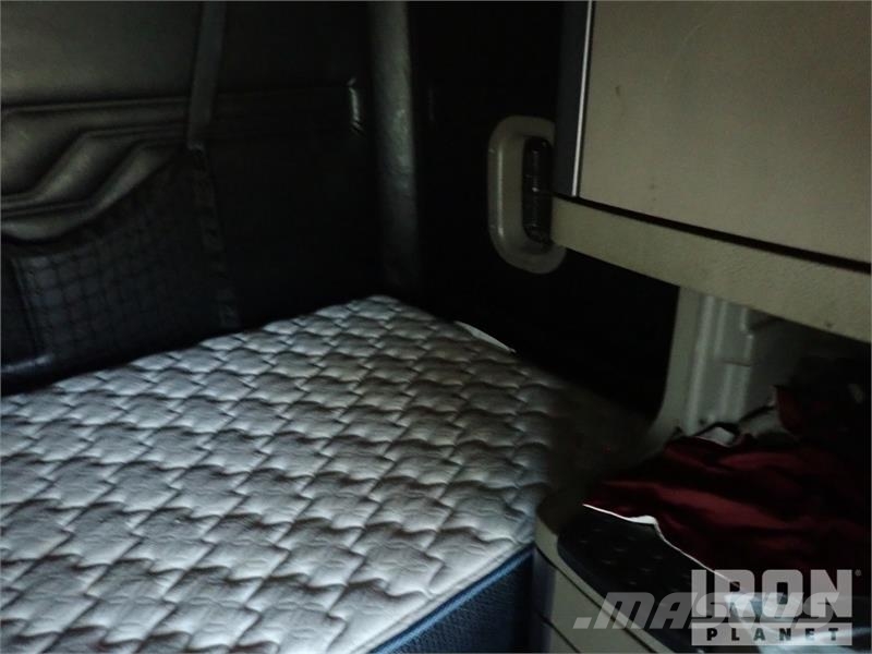 Freightliner Cascadia 125 6x4 T/A Sleeper Truck Tractor Vilcēji