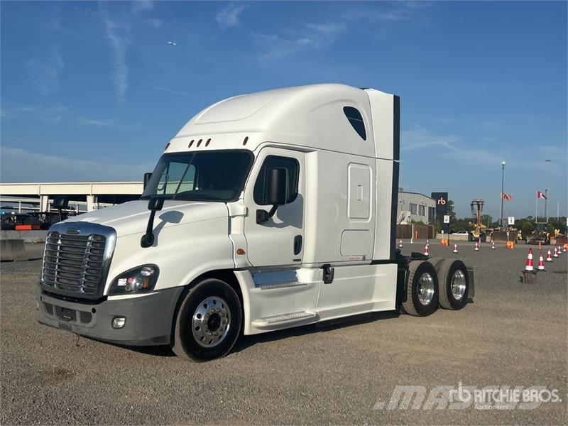Freightliner Cascadia 125 6x4 T/A Sleeper Truck Tractor Седельные тягачи