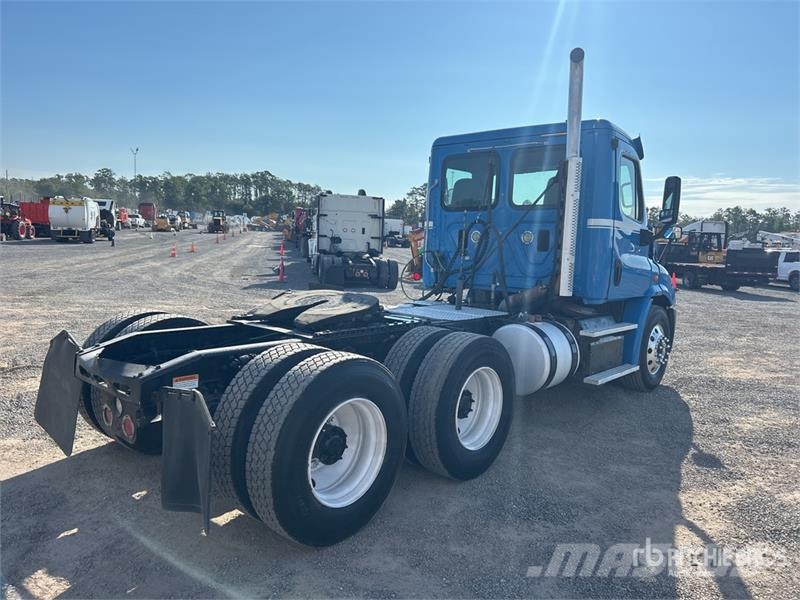 Freightliner Cascadia 113 Trekkers
