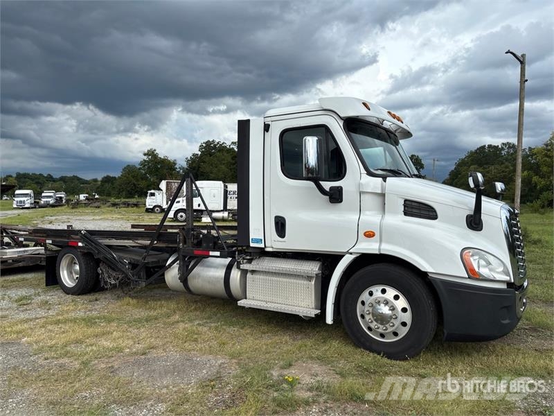 Freightliner Cascadia 113 4x2 Car Carrier Truck Vehicle transporters
