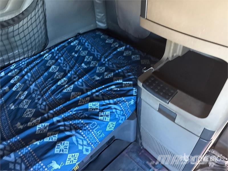 Freightliner Cascadia 125 6x4 T/A Sleeper Truck Tractor Тягачі
