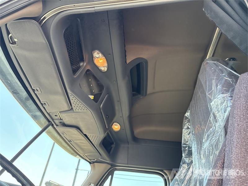 Freightliner Cascadia 113 6x4 Sleeper Car Carrier Truck Biltransportbilar