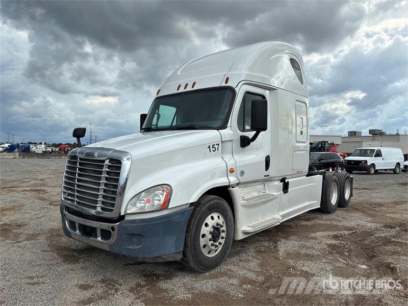 Freightliner Cascadia 125 6x4 T/A Sleeper Truck Tractor Naudoti vilkikai
