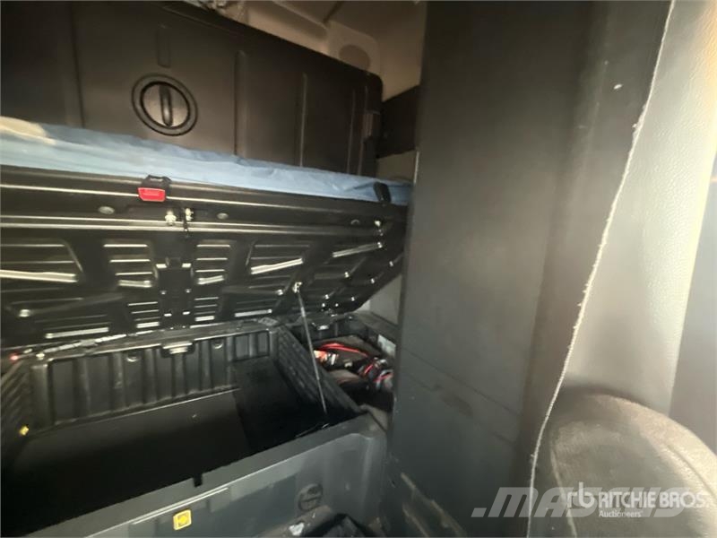 Freightliner Cascadia 126 6x4 T/A Sleeper Truck Tractor Sattelzugmaschinen