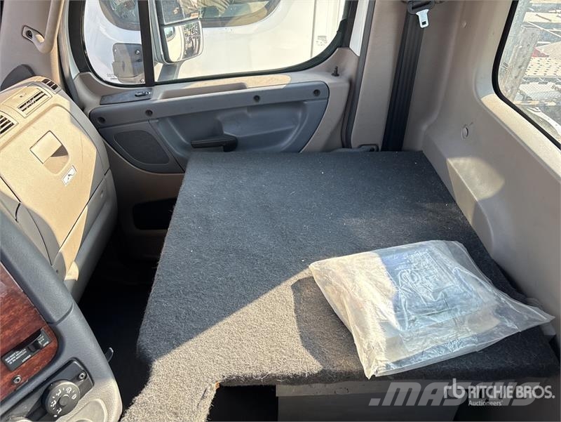 Freightliner Cascadia 113 Camiones portacoches