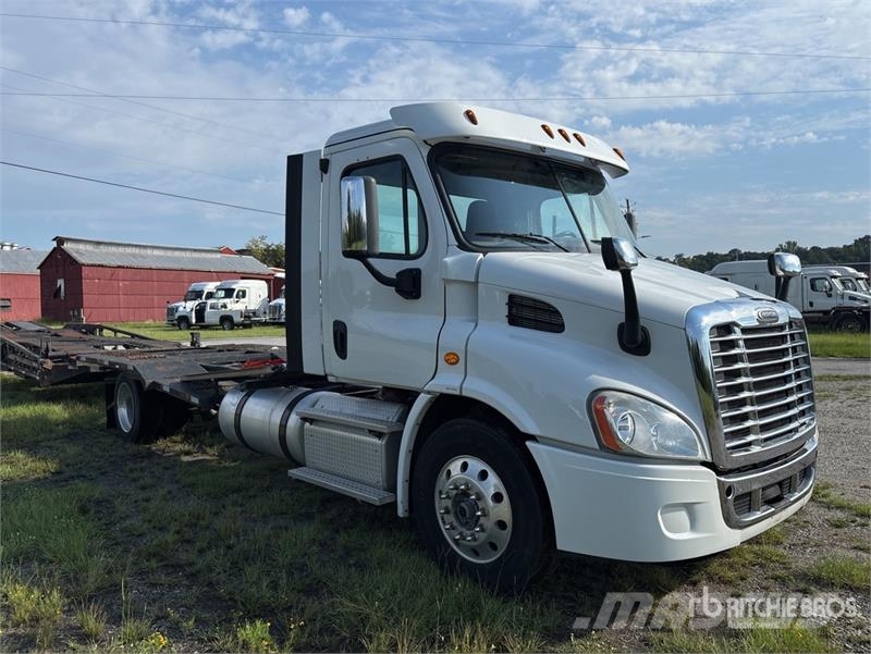 Freightliner Cascadia 113 Camiones portacoches