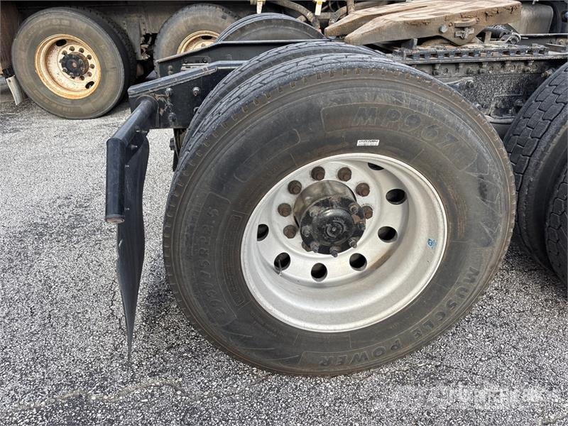 Freightliner Cascadia 125 6x4 T/A Sleeper Truck Tractor Sattelzugmaschinen