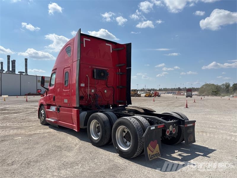 Freightliner Cascadia 126 6x4 T/A Sleeper Truck Tractor Tahače