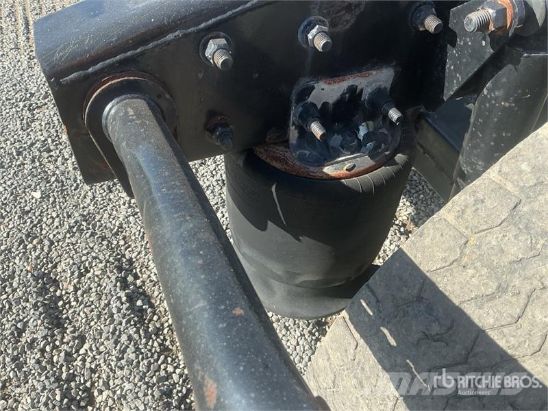 Freightliner Cascadia 125 6x4 T/A Sleeper Truck Tractor 中古トラクターヘッド | トレーラーヘッド