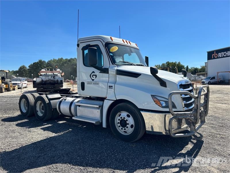 Freightliner Cascadia 126 Vilcēji