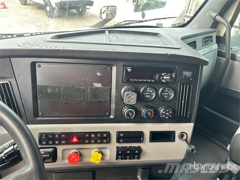 Freightliner Cascadia 126 6x4 T/A Sleeper Truck Tractor Vilcēji