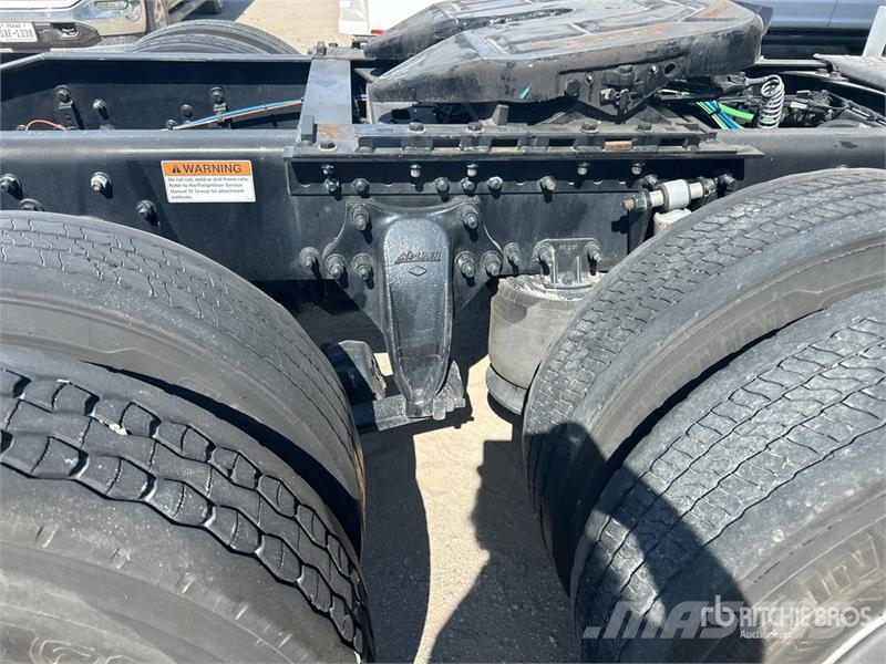 Freightliner Cascadia 126 6x4 T/A Sleeper Truck Tractor Tegljači