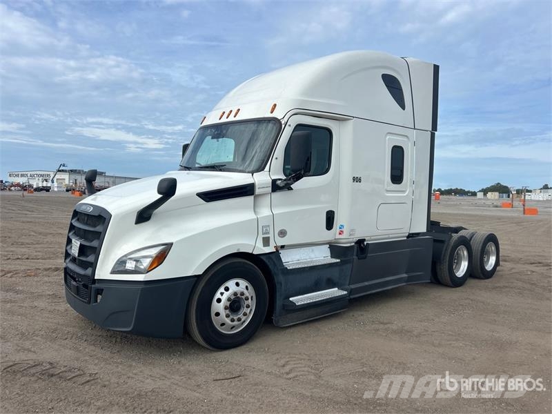 Freightliner Cascadia 126 6x4 T/A Sleeper Truck Tractor Vilcēji
