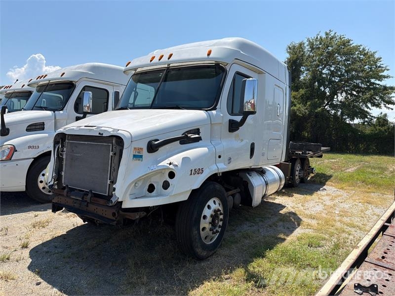 Freightliner Cascadia 113 6x4 Sleeper Car Carrier Truck (Inoper Camiones portacoches