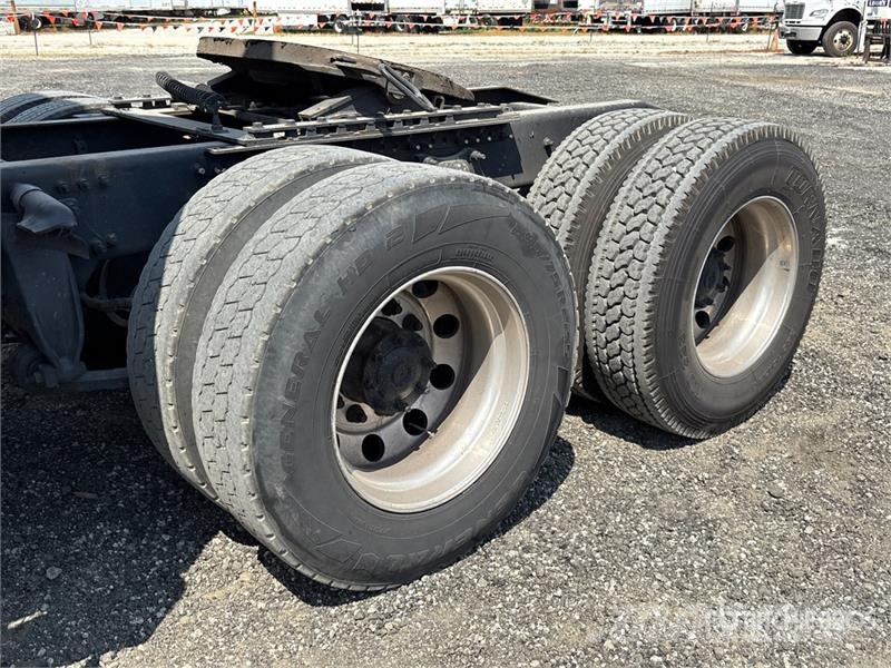 Freightliner Cascadia 125 6x4 T/A Sleeper Truck Tractor Naudoti vilkikai