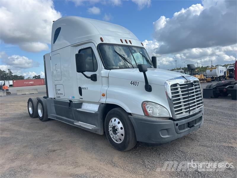 Freightliner Cascadia 125 6x4 T/A Sleeper Truck Tractor Седельные тягачи