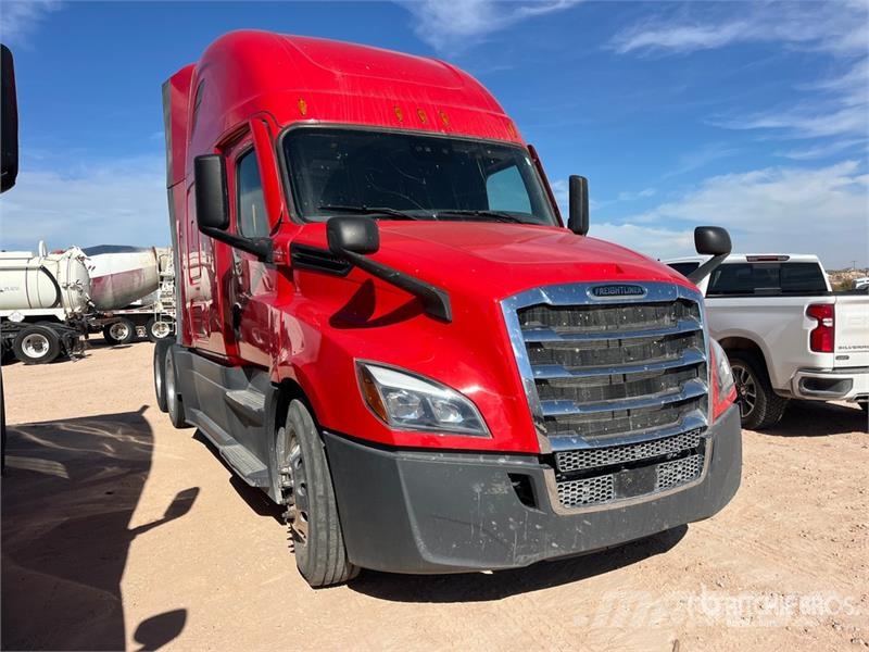 Freightliner Cascadia 126 Autotractoare