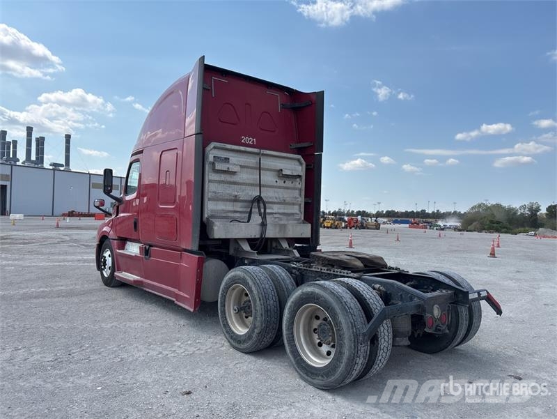 Freightliner Cascadia 126 6x4 T/A Sleeper Truck Tractor Tahače
