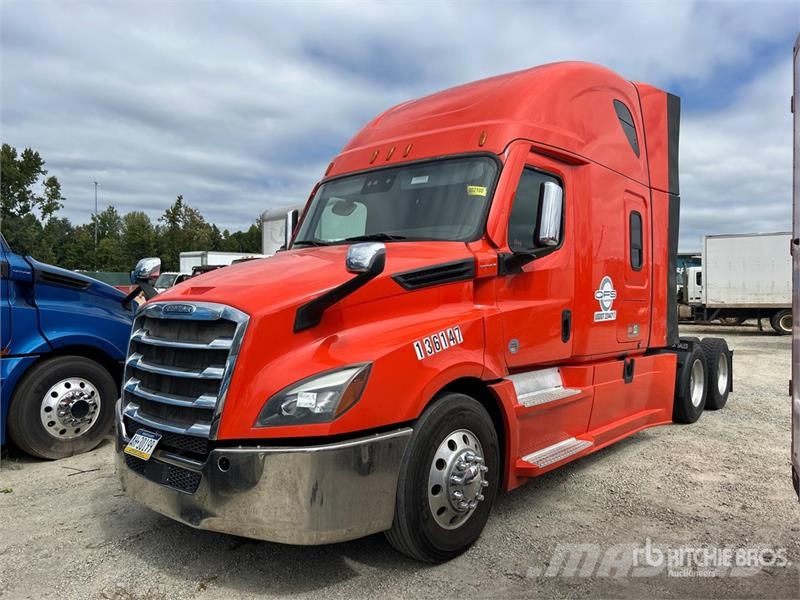 Freightliner Cascadia 126 6x4 T/A Sleeper Truck Tractor (Inoper Tractor Units