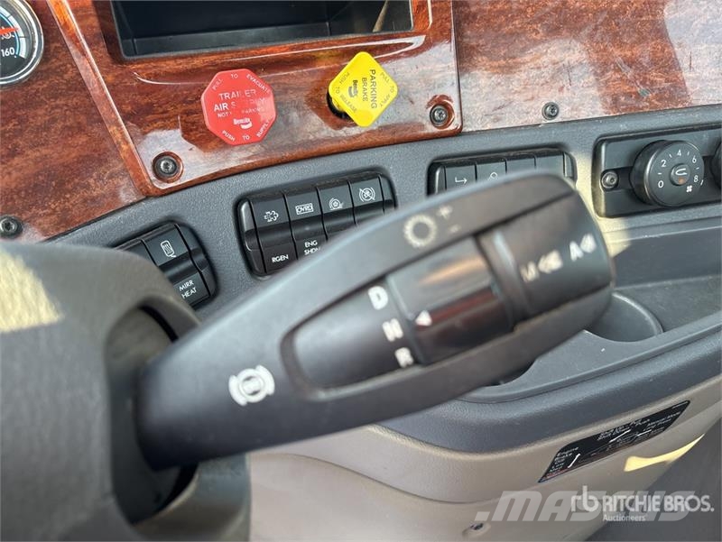 Freightliner Cascadia 113 Camiones portacoches