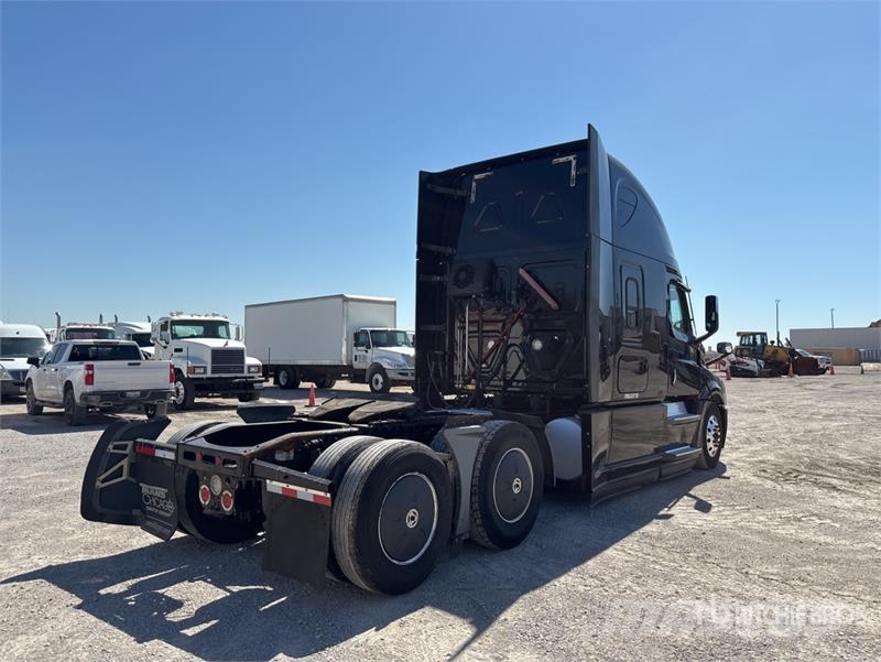 Freightliner Cascadia 126 6x4 T/A Sleeper Truck Tractor Седельные тягачи