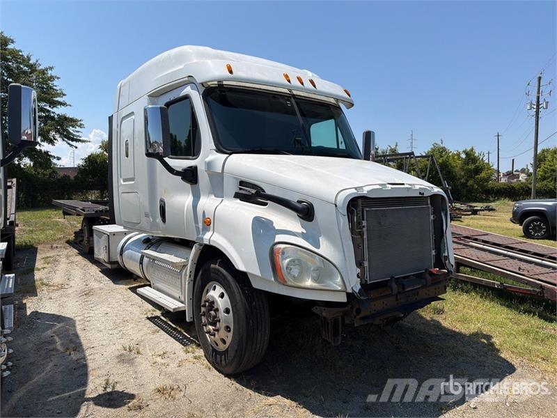 Freightliner Cascadia 113 6x4 Sleeper Car Carrier Truck (Inoper Camiones portacoches