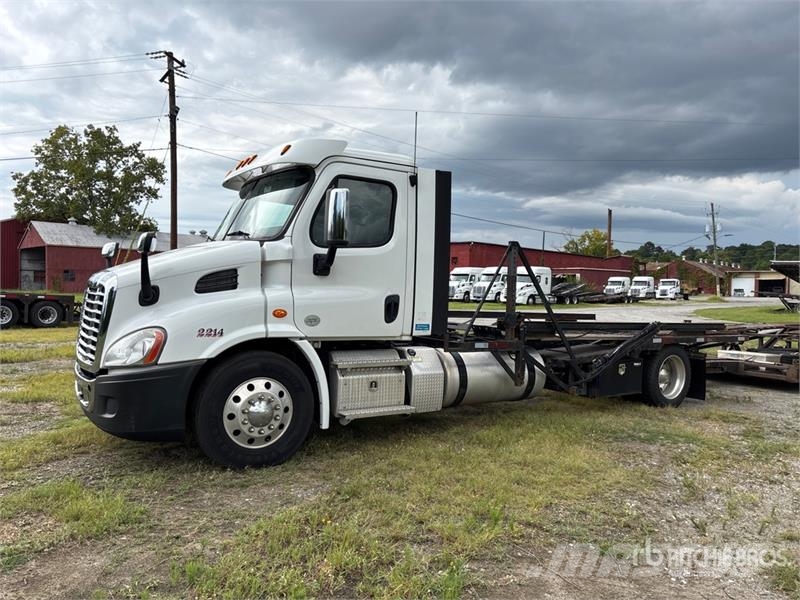 Freightliner Cascadia 113 4x2 Car Carrier Truck Vehicle transporters