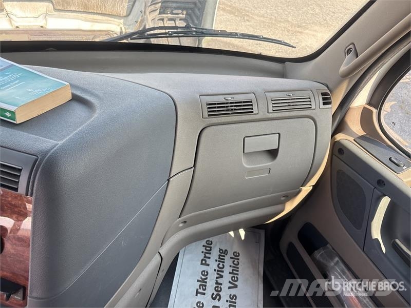 Freightliner Cascadia 113 Camiones portavehículos