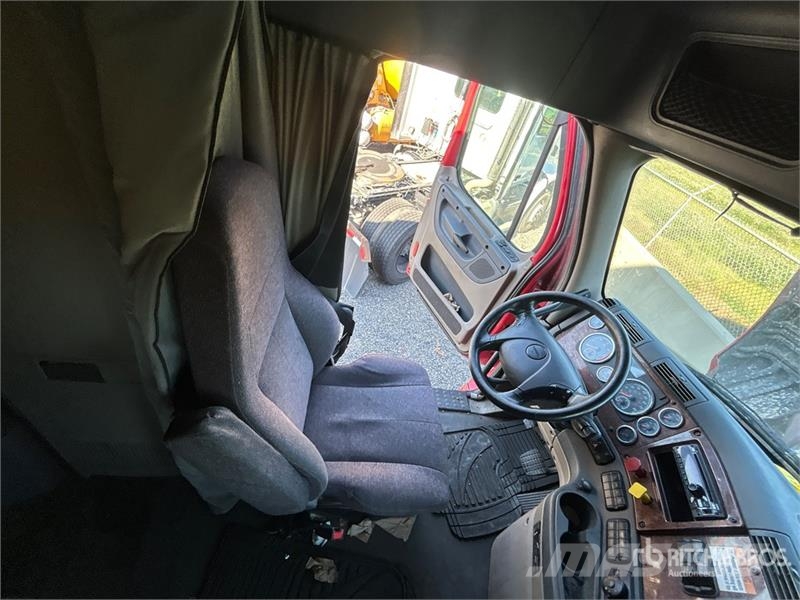 Freightliner Cascadia 125 Vilcēji
