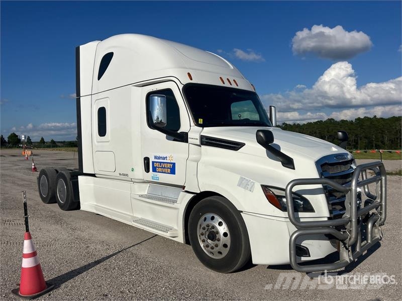 Freightliner Cascadia 126 6x4 T/A Sleeper Truck Tractor Sadulveokid