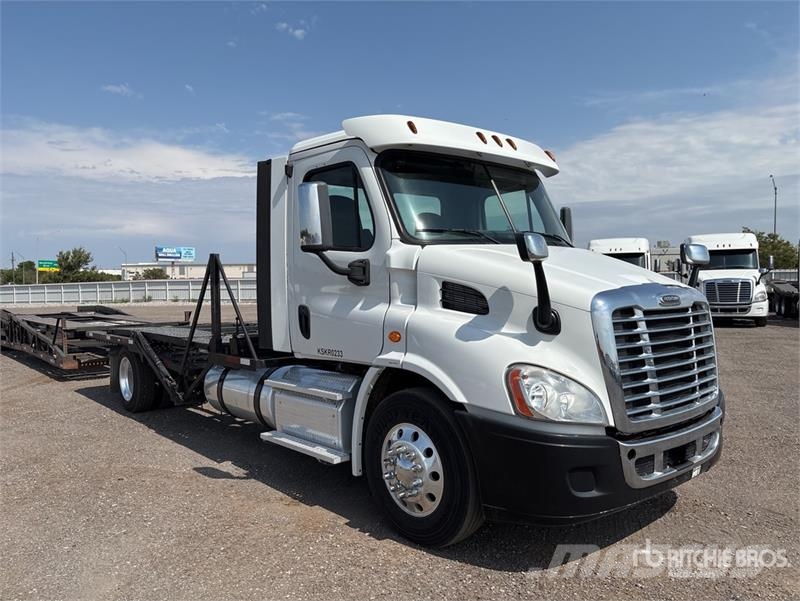 Freightliner Cascadia 113 Camiones portacoches