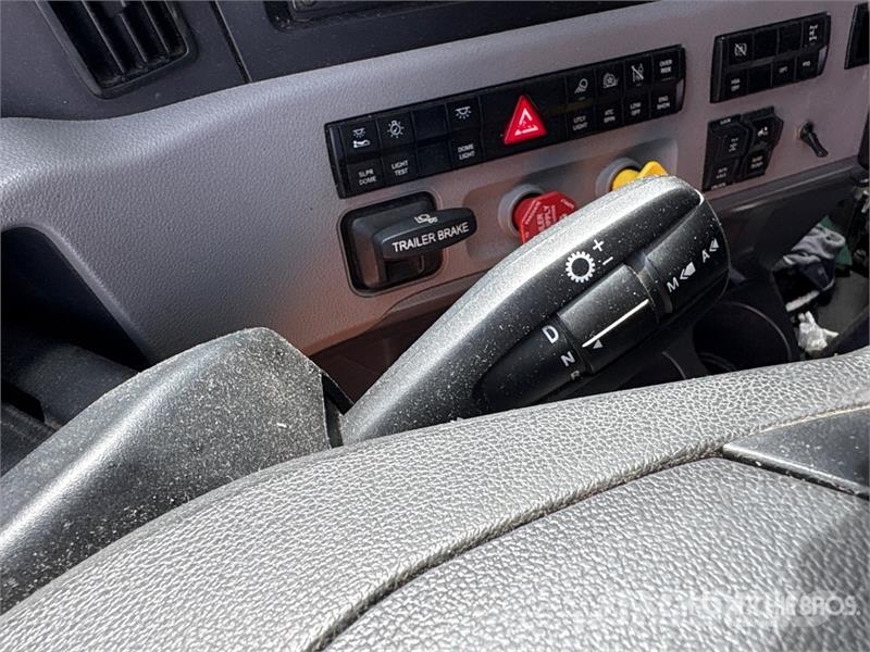 Freightliner Cascadia 126 Седельные тягачи