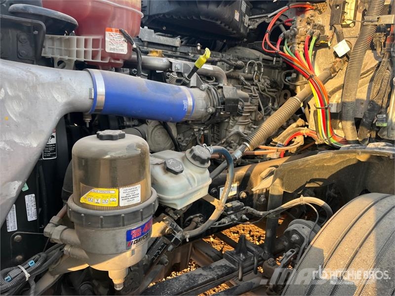 Freightliner Cascadia 126 6x4 T/A Sleeper Truck Tractor Sattelzugmaschinen