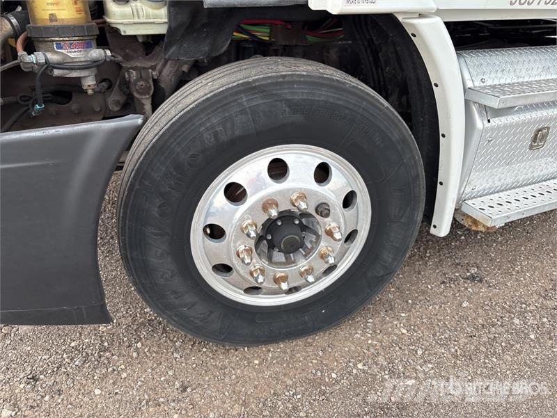 Freightliner Cascadia 113 6x4 Sleeper Car Carrier Truck Evakuatori