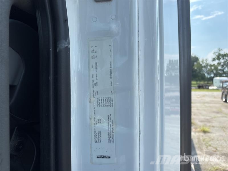 Freightliner Cascadia 113 Camiones portavehículos