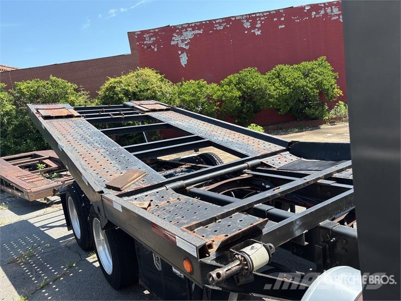 Freightliner Cascadia 113 6x4 Sleeper Car Carrier Truck Car carriers