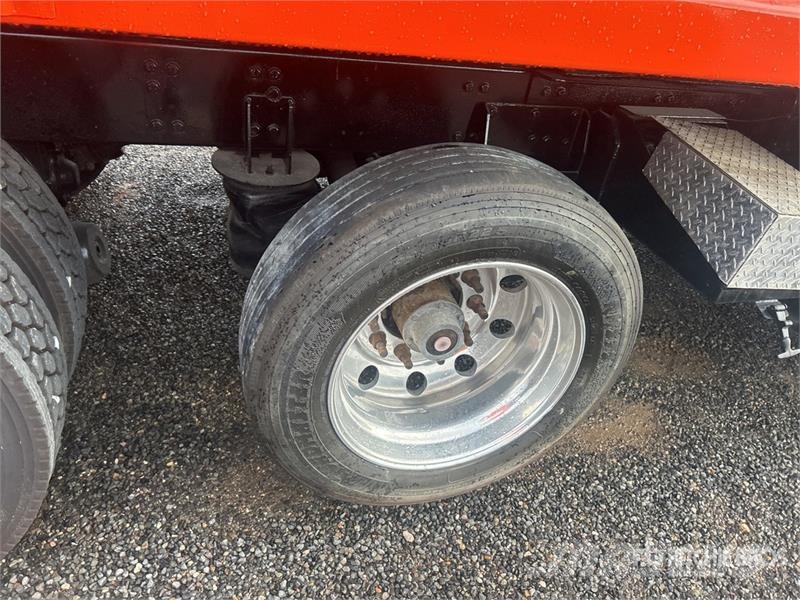 Freightliner Cascadia 113 Грузовики-Самосвалы