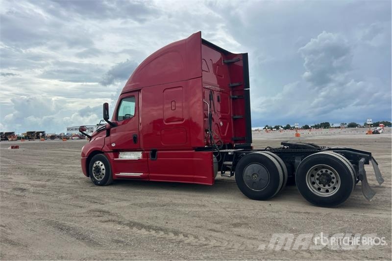Freightliner Cascadia 126 Naudoti vilkikai