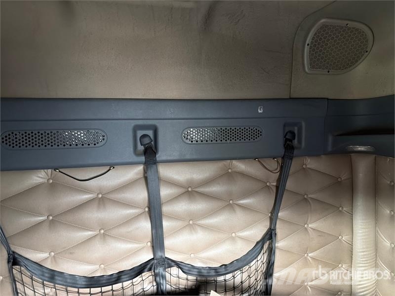 Freightliner Cascadia 113 6x4 Sleeper Car Carrier Truck Trasportatore per veicoli