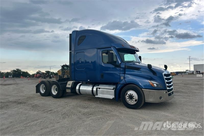 Freightliner Cascadia 126 6x4 T/A Sleeper Truck Tractor Tractor Units