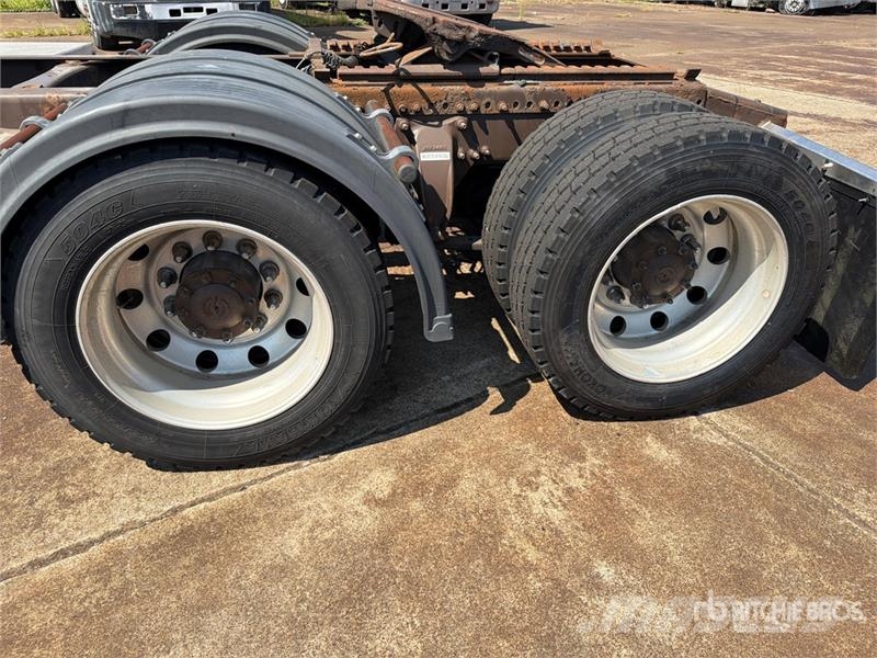 Freightliner Cascadia 113 6x4 Sleeper Car Carrier Truck Camiones portacoches