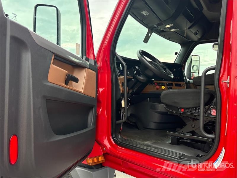 Freightliner Cascadia 126 6x4 T/A Sleeper Truck Tractor Cavalos mecânicos