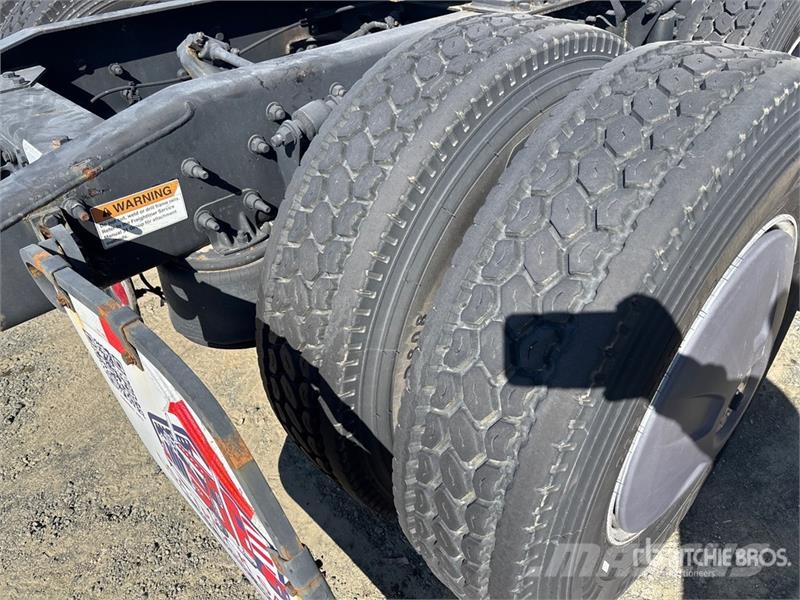 Freightliner Cascadia 126 6x4 T/A Sleeper Truck Tractor Sattelzugmaschinen
