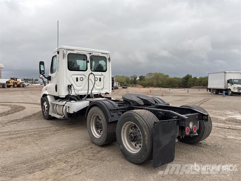 Freightliner Cascadia 113 Vetopöytäautot
