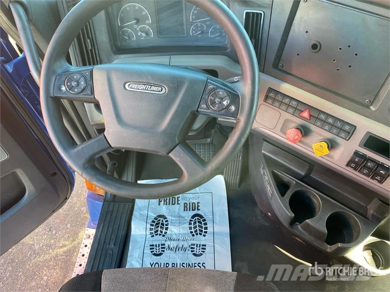 Freightliner Cascadia 126 6x4 T/A Sleeper Truck Tractor Autotractoare