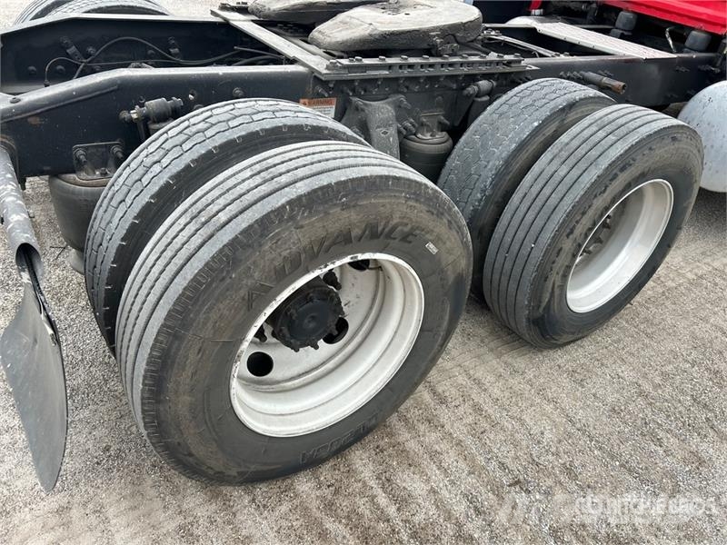Freightliner Cascadia 126 6x4 T/A Sleeper Truck Tractor Motrici e Trattori Stradali